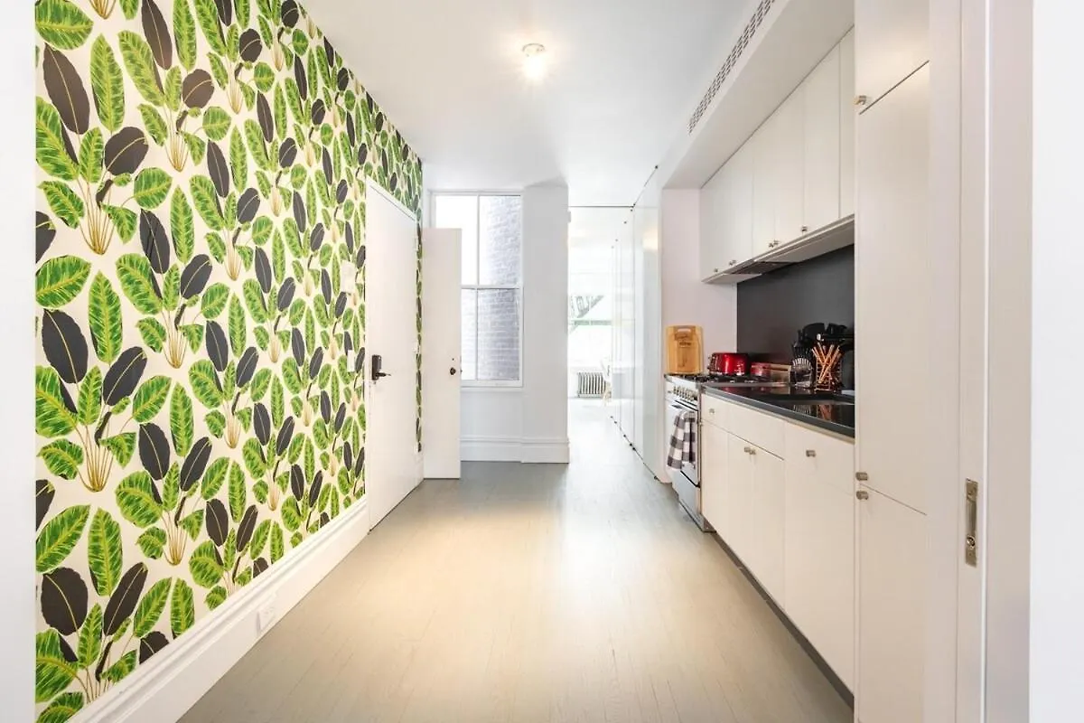 E10-2 Designer East Village Townhouse 1Br New York