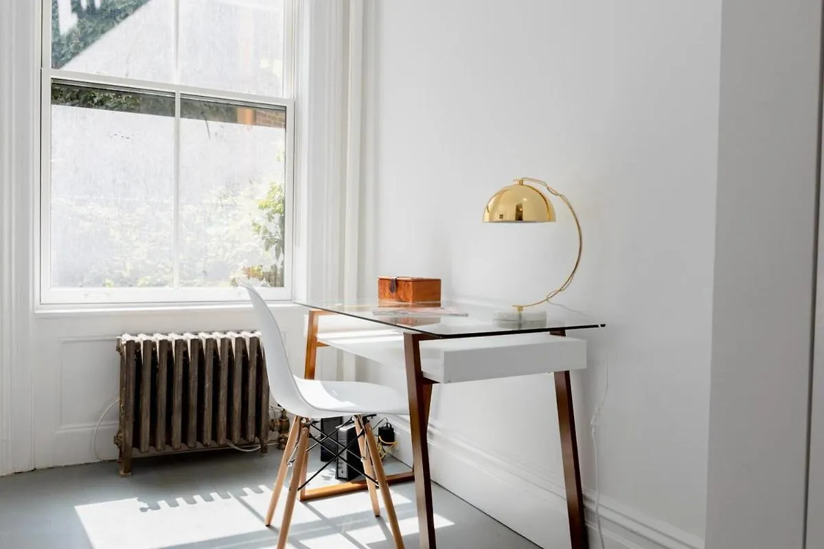 E10-2 Designer East Village Townhouse 1Br New York Apartment