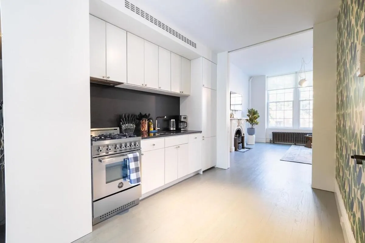 Apartment E10-2 Designer East Village Townhouse 1Br New York United States