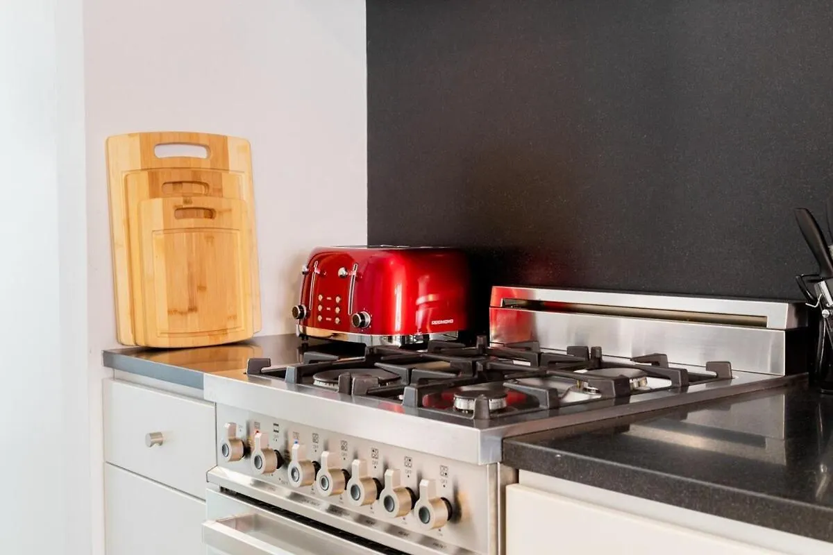 E10-2 Designer East Village Townhouse 1Br New York