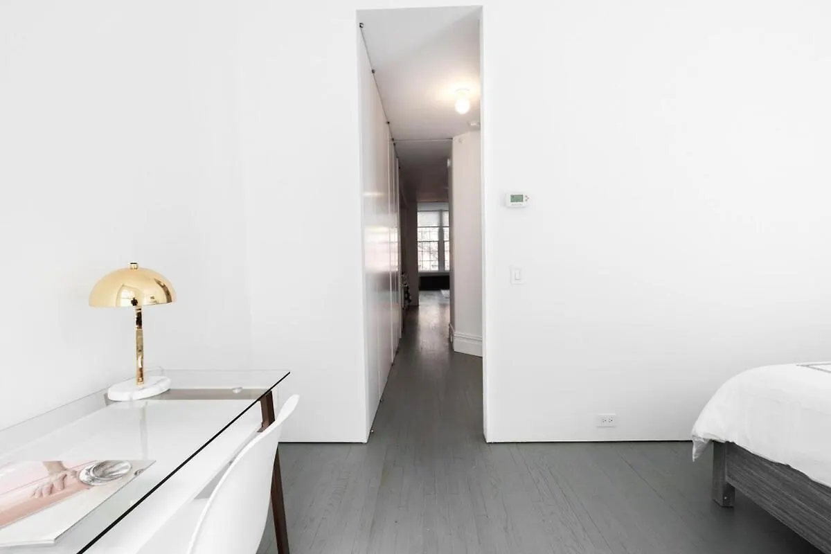 E10-2 Designer East Village Townhouse 1Br New York Apartment