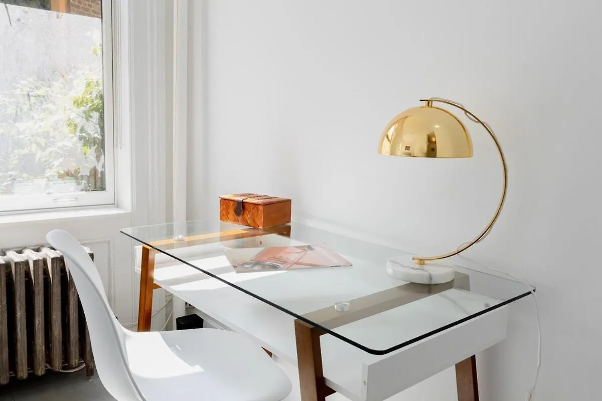 E10-2 Designer East Village Townhouse 1Br New York Apartment