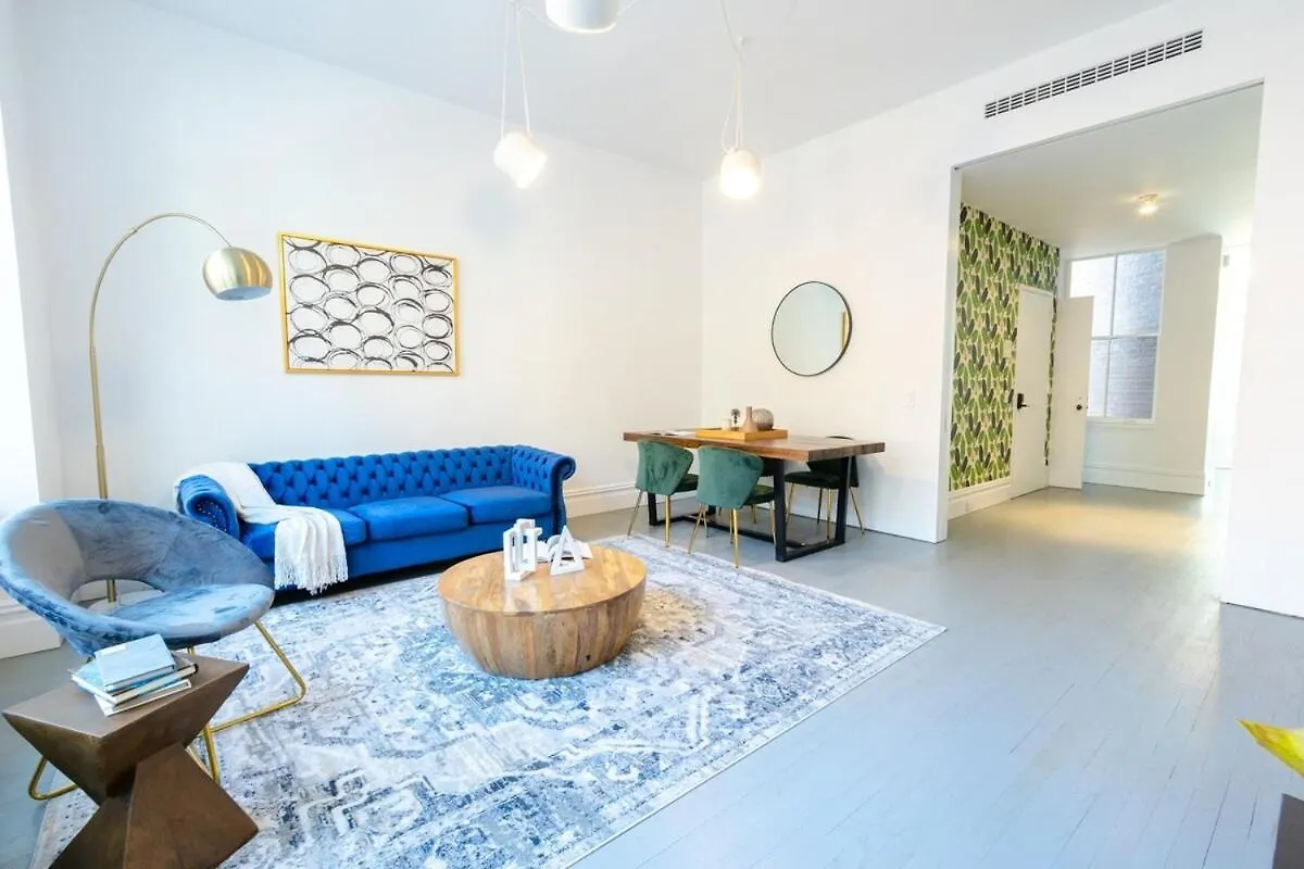 E10-2 Designer East Village Townhouse 1Br New York